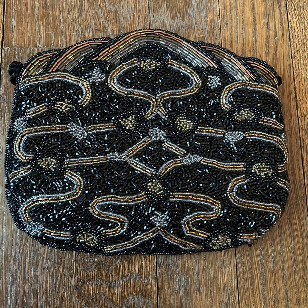 Beaded clutch